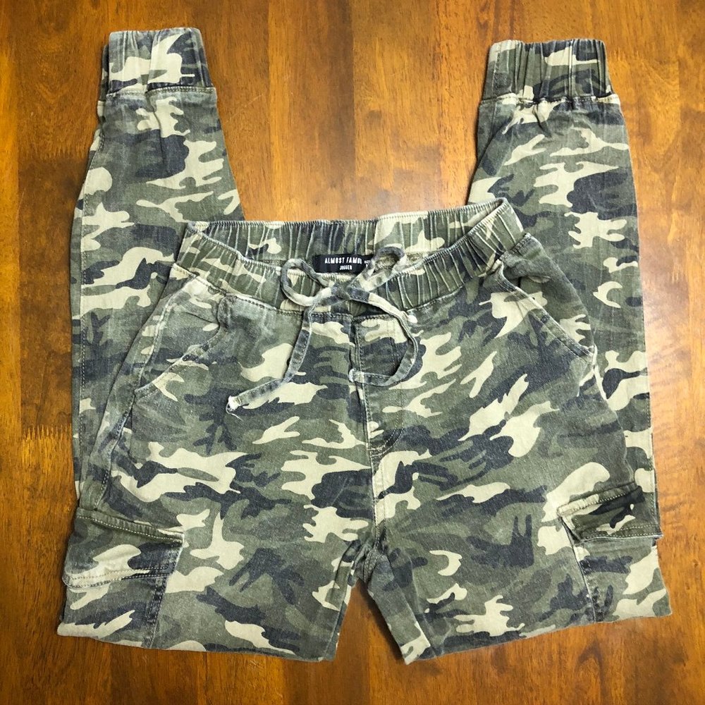 Camo Cargo Joggers - Picture 2 of 8